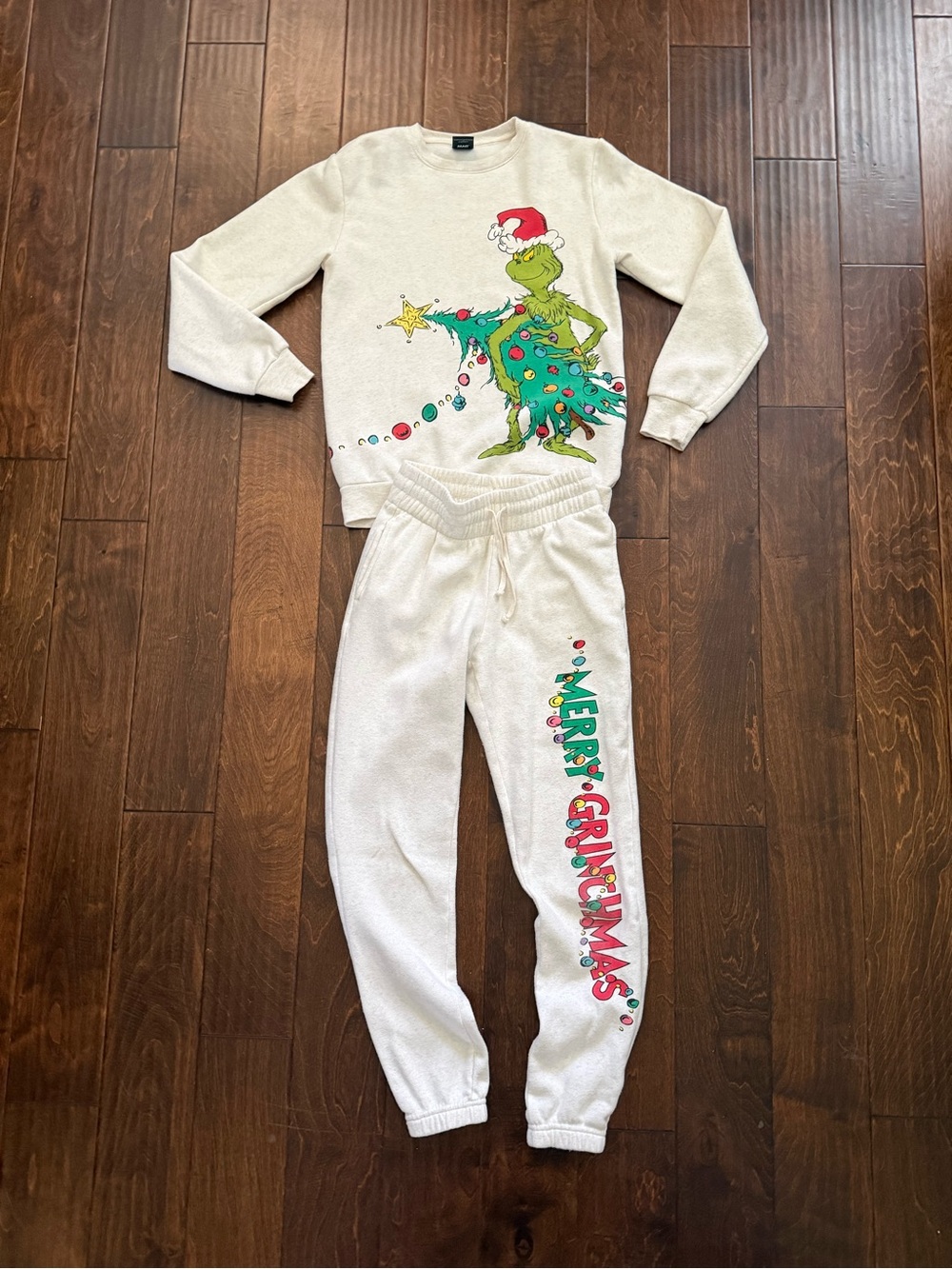 The Grinch Women’s XS Sweatsuit